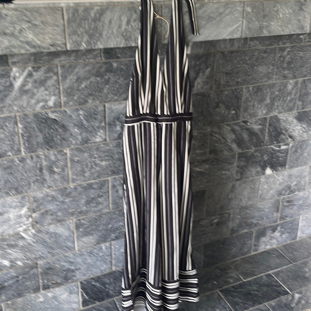 Black and white jumper cropped leg size small.
